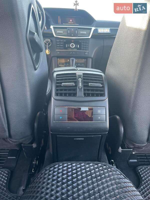 Седан Mercedes-Benz E-Class 2009 в Прилуках