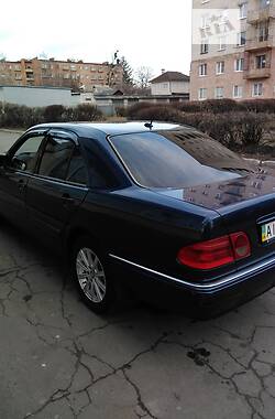 Седан Mercedes-Benz E-Class 1998 в 