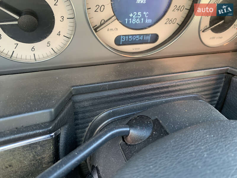 Седан Mercedes-Benz E-Class 2003 в Хусте