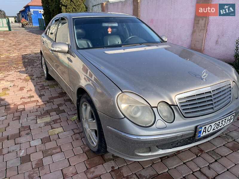 Седан Mercedes-Benz E-Class 2003 в Хусте