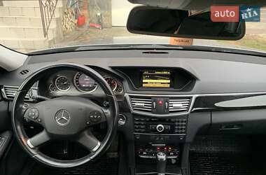 Седан Mercedes-Benz E-Class 2011 в Черновцах