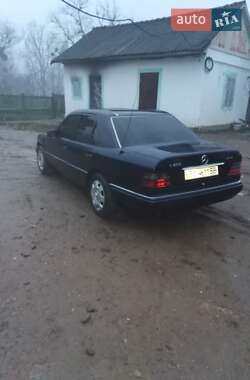 Седан Mercedes-Benz E-Class 1995 в Черновцах