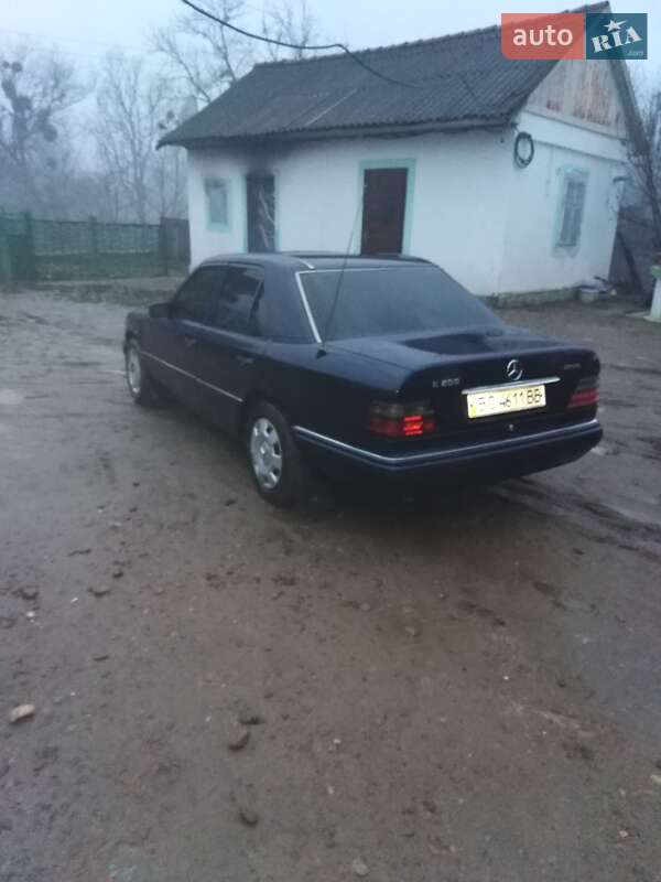 Седан Mercedes-Benz E-Class 1995 в Черновцах