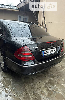 Седан Mercedes-Benz E-Class 2004 в Хусте