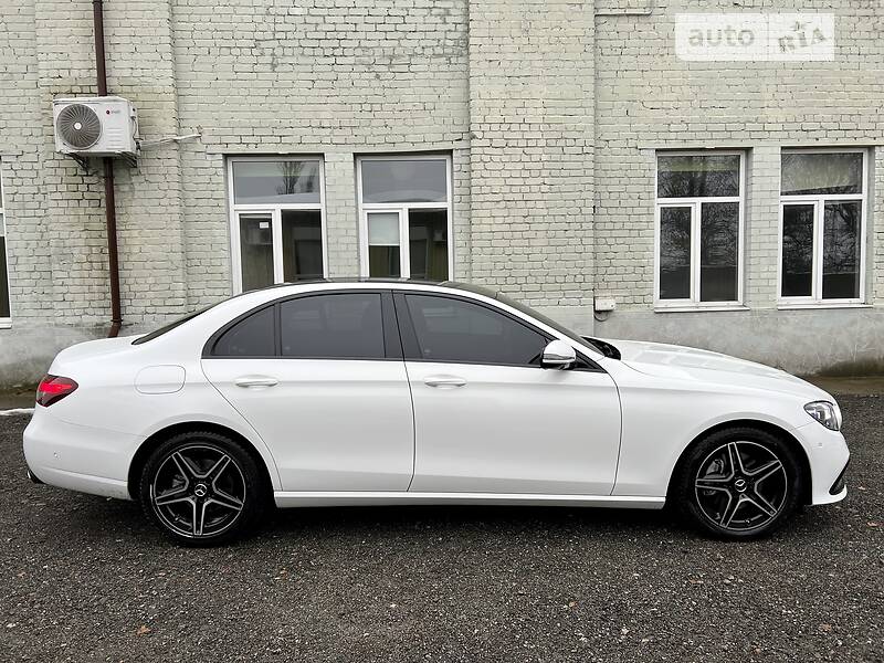 Седан Mercedes-Benz E-Class 2021 в Києві