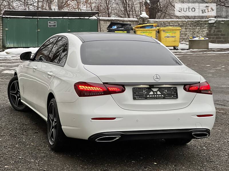 Седан Mercedes-Benz E-Class 2021 в Києві