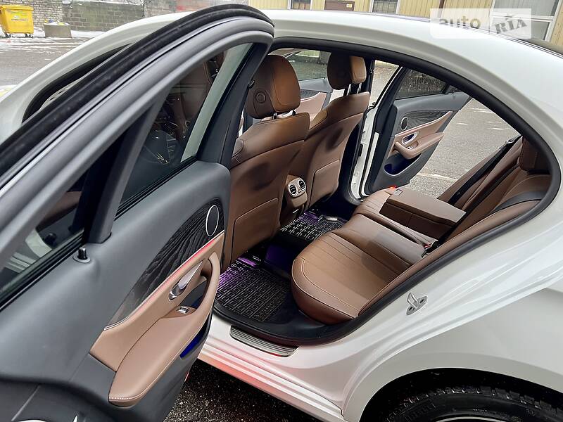 Седан Mercedes-Benz E-Class 2021 в Києві