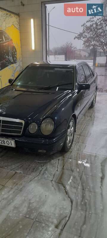 Седан Mercedes-Benz E-Class 1999 в 