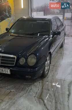 Седан Mercedes-Benz E-Class 1999 в 