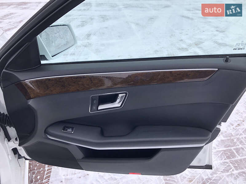 Седан Mercedes-Benz E-Class 2011 в Сарнах