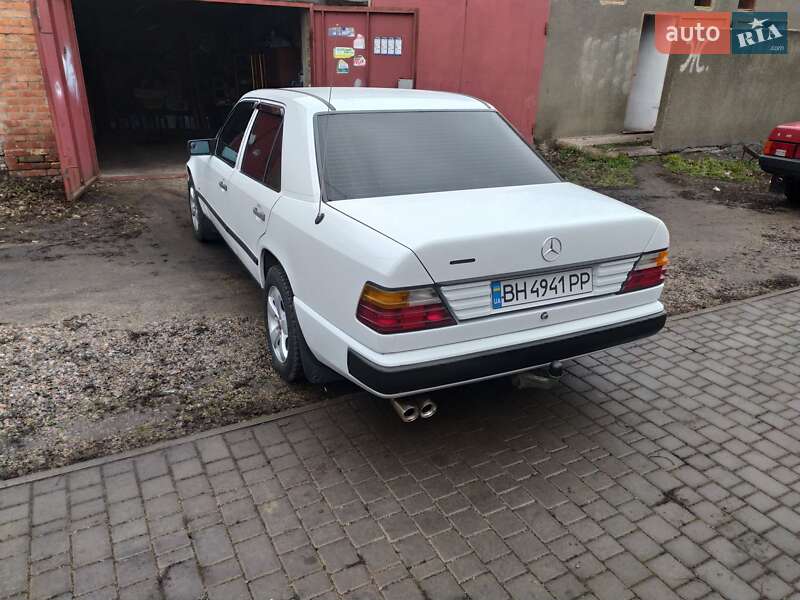 Седан Mercedes-Benz E-Class 1986 в Раздельной