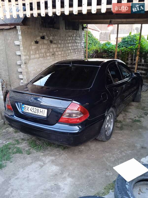 Седан Mercedes-Benz E-Class 2002 в Дергачах