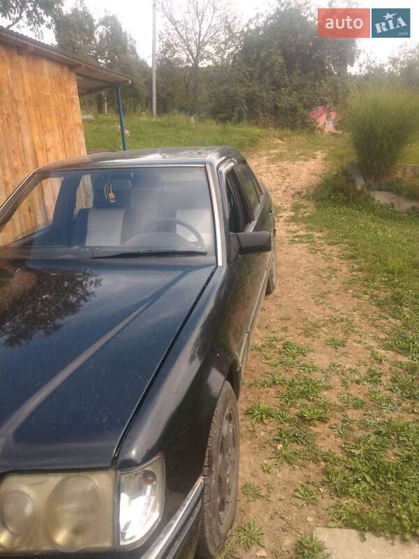 Седан Mercedes-Benz E-Class 1988 в Хусті