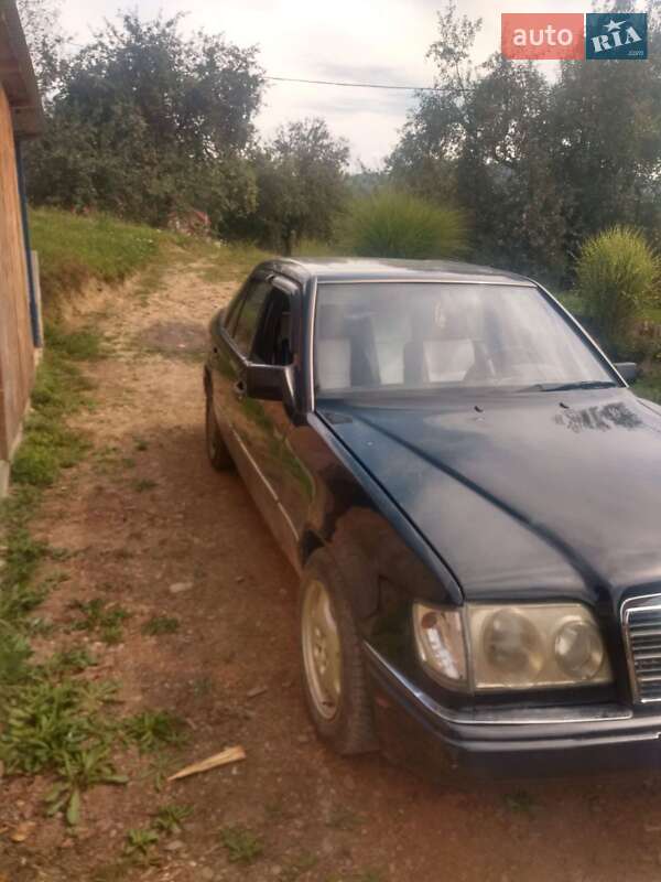 Седан Mercedes-Benz E-Class 1988 в Хусті