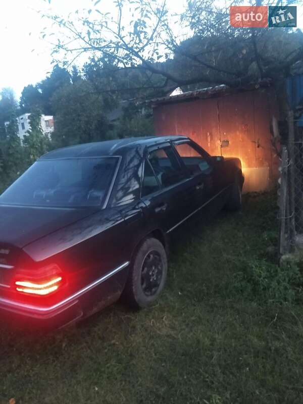 Седан Mercedes-Benz E-Class 1988 в Хусті
