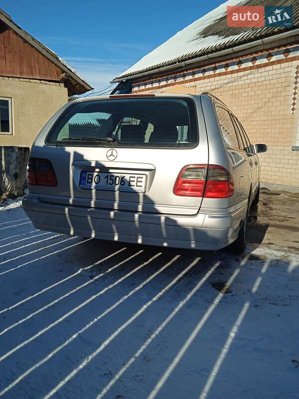 Универсал Mercedes-Benz E-Class 2001 в Бучаче