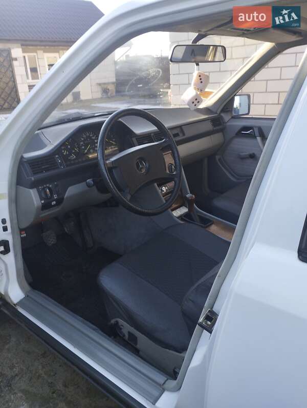Седан Mercedes-Benz E-Class 1986 в Луцьку фото 4 Седан Mercedes-Benz E-Class 1986 в Луцьку