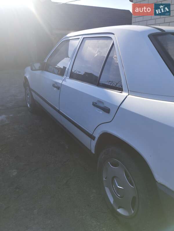 Седан Mercedes-Benz E-Class 1986 в Луцьку фото 5 Седан Mercedes-Benz E-Class 1986 в Луцьку