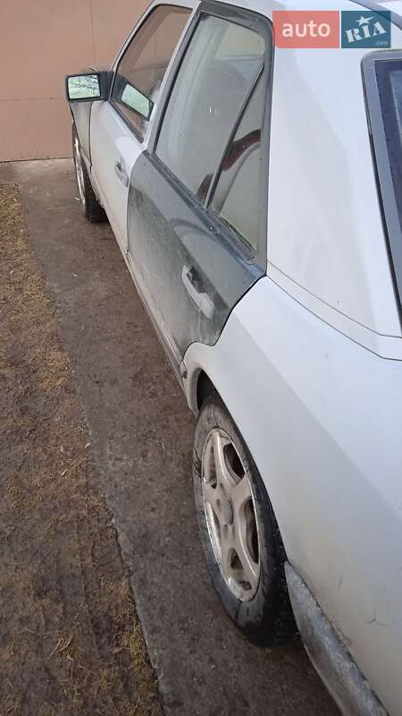 Седан Mercedes-Benz E-Class 1989 в Умани