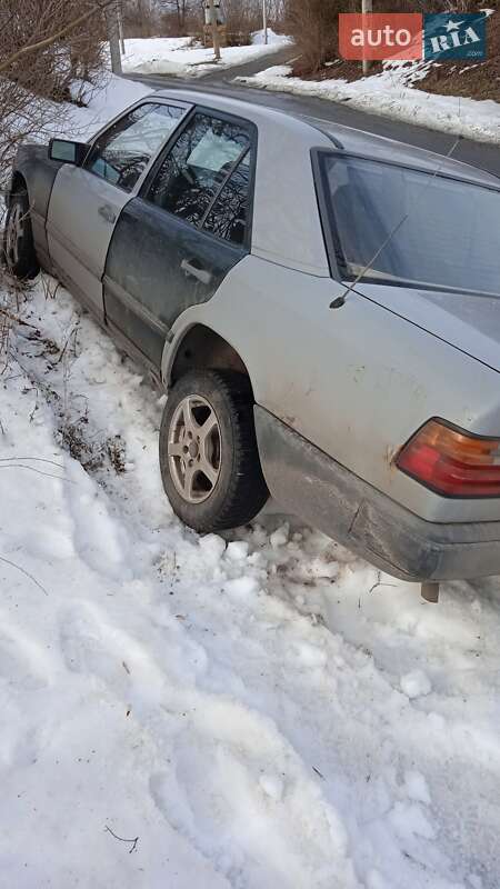 Седан Mercedes-Benz E-Class 1989 в Умани