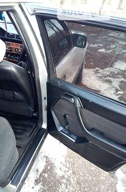 Седан Mercedes-Benz E-Class 1987 в 
