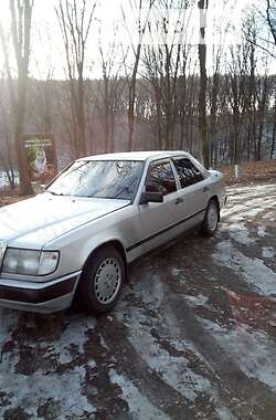 Седан Mercedes-Benz E-Class 1987 в 