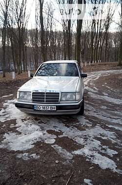Седан Mercedes-Benz E-Class 1987 в 