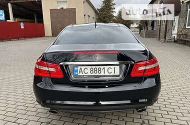 Купе Mercedes-Benz E-Class 2010 в 