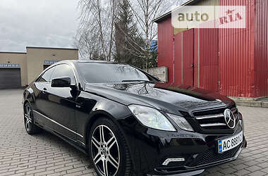 Купе Mercedes-Benz E-Class 2010 в 
