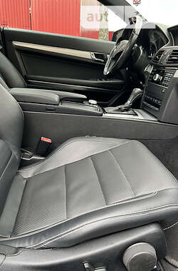 Купе Mercedes-Benz E-Class 2010 в 