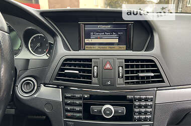 Купе Mercedes-Benz E-Class 2010 в 