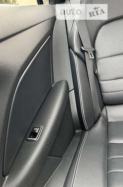 Купе Mercedes-Benz E-Class 2010 в 