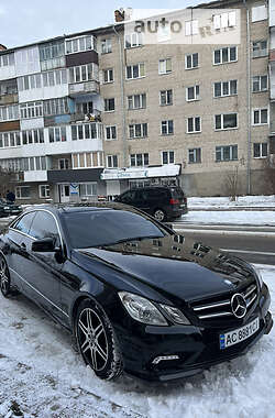 Купе Mercedes-Benz E-Class 2010 в 