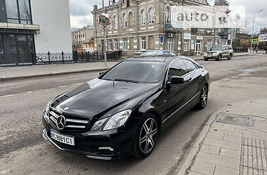 Купе Mercedes-Benz E-Class 2010 в 