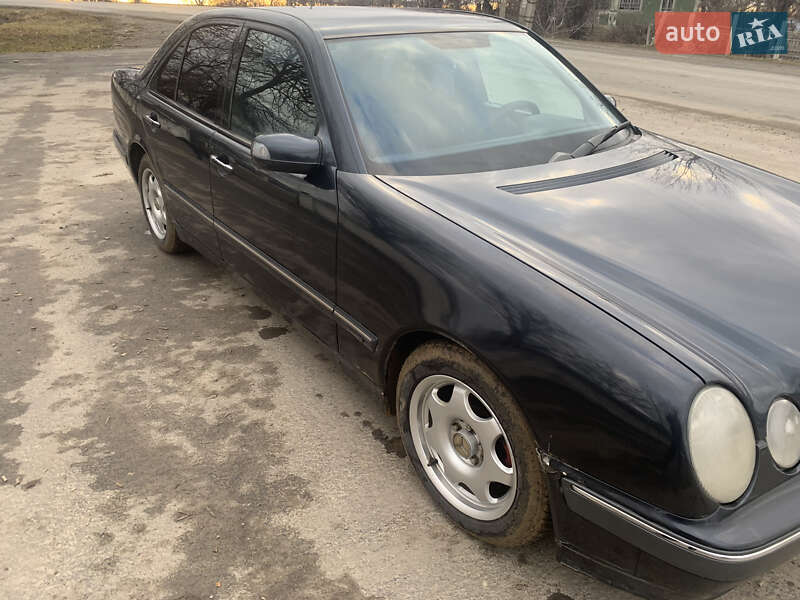 Седан Mercedes-Benz E-Class 1999 в Черновцах