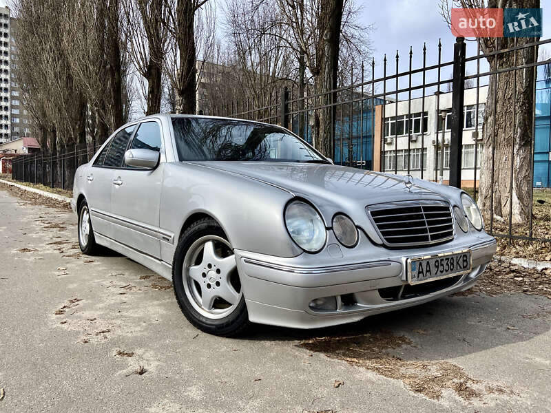 Седан Mercedes-Benz E-Class 2002 в Киеве