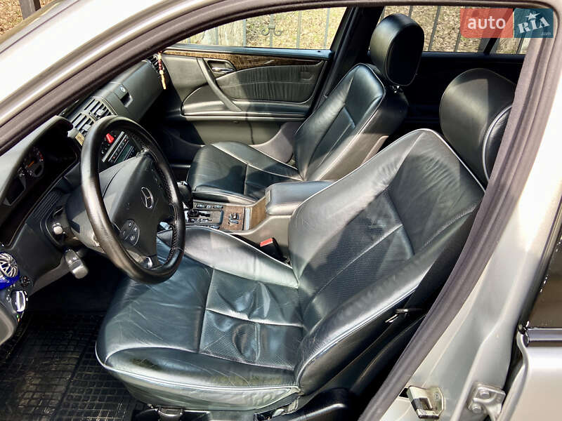 Седан Mercedes-Benz E-Class 2002 в Киеве