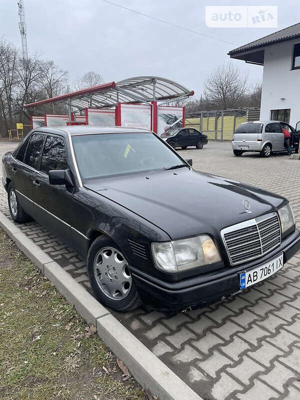 Седан Mercedes-Benz E-Class 1990 в Ладижині