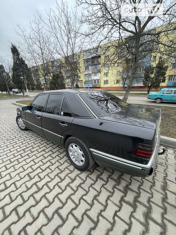 Седан Mercedes-Benz E-Class 1990 в Ладижині