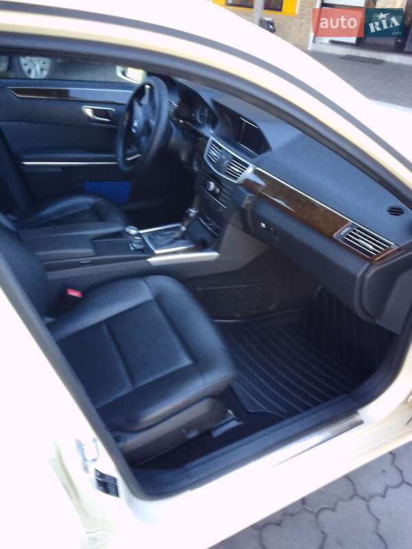 Седан Mercedes-Benz E-Class 2011 в Черкасах