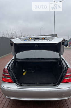 Седан Mercedes-Benz E-Class 2002 в Сарнах