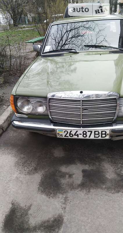 Седан Mercedes-Benz E-Class 1982 в Житомире