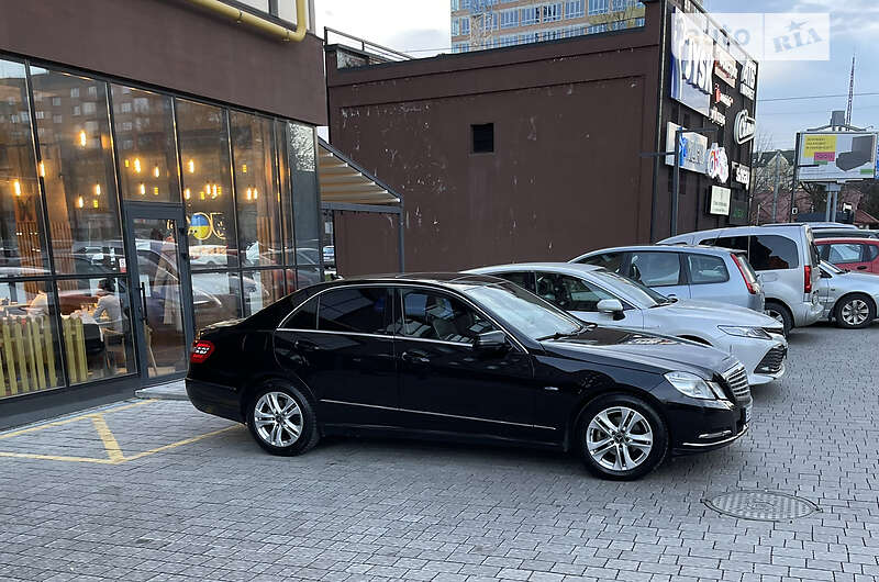 Седан Mercedes-Benz E-Class 2011 в Новояворівську