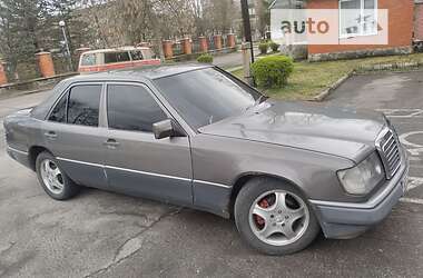 Седан Mercedes-Benz E-Class 1987 в Вараші