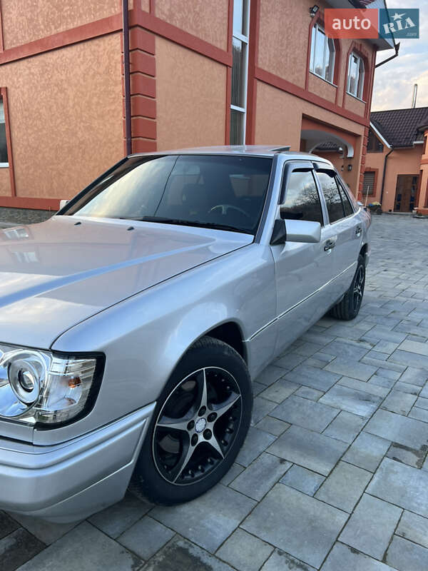 Седан Mercedes-Benz E-Class 1994 в Вижниці