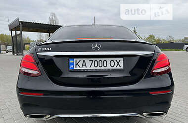 Седан Mercedes-Benz E-Class 2017 в 