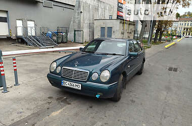 Седан Mercedes-Benz E-Class 1997 в Львове