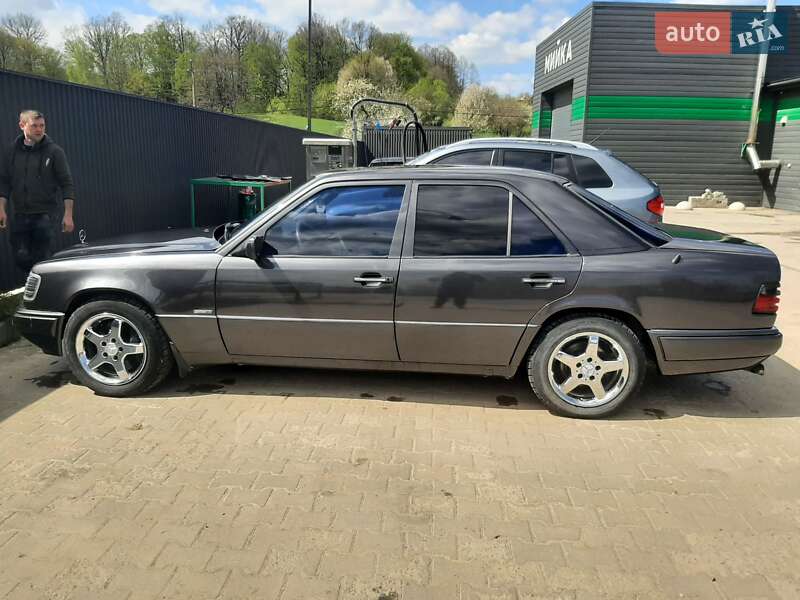 Седан Mercedes-Benz E-Class 1995 в Ивано-Франковске