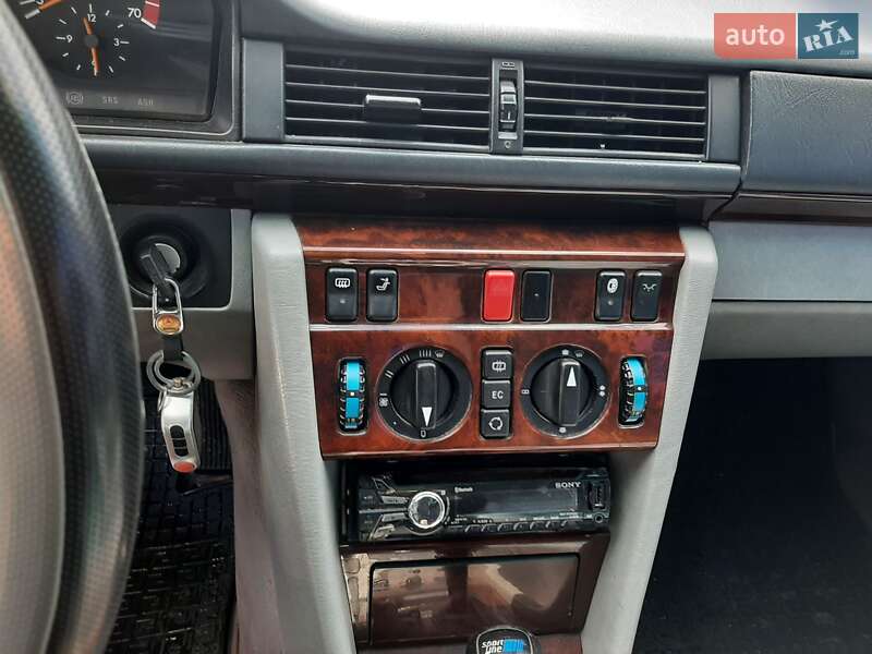 Седан Mercedes-Benz E-Class 1995 в Ивано-Франковске