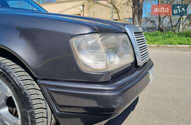 Седан Mercedes-Benz E-Class 1989 в 